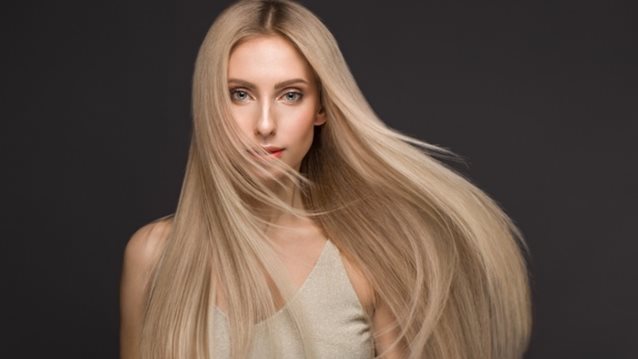 Blowout: Μυστικά για ίσια μαλλιά σαν του κομμωτηρίου
