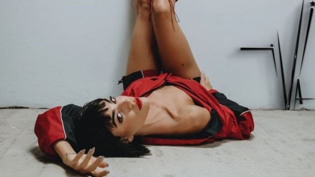 Λόγια | Κυκλοφόρησε το νέο τραγούδι της Ήβης Αδάμου