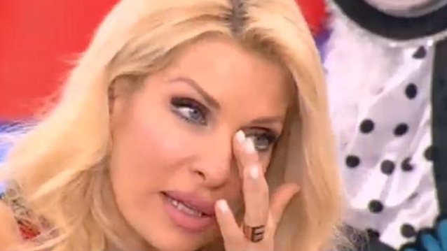 Ελένη Μενεγάκη: Τα δάκρυα στον αέρα της εκπομπής &amp; η ιστορία που την έκανε να λυγίσει: Video