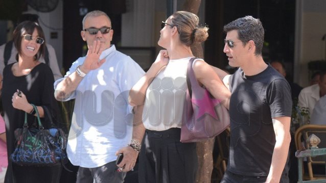 Σάκης Ρουβάς | Στέλιος Ρόκκος: Η σπάνια δημόσια εμφάνιση με τις συζύγους τους! Όλες οι φωτογραφίες