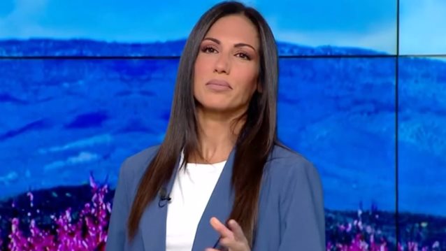 Η Ανθή Βούλγαρη έβαψε τα νύχια της στο πιο classy χρώμα όλων των εποχών