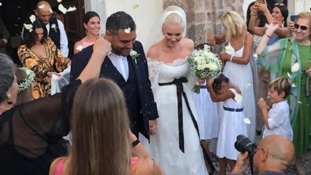 Ελισάβετ Μουτάφη &amp; Μάνος Νιφλής: Μόλις παντρεύτηκαν! Οι πρώτες εικόνες από τον γάμο τους