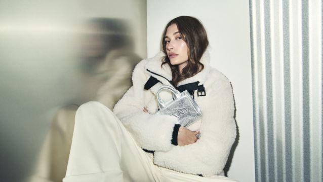 To New York chic που προτείνει η DKNY για τις γιορτές