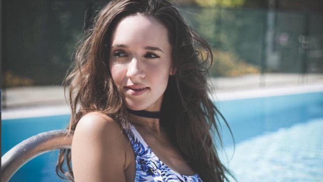 Καλομοίρα : Έκοψε και έβαψε τα μαλλιά της: Δες το νέο της look!