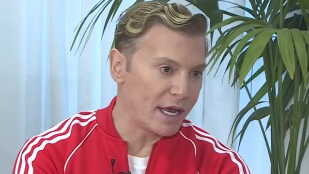 Τάκης Ζαχαράτος: &quot;Στην αρχή έλεγαν για μένα… τι είναι τούτο; Τραγουδιστής, τραβεστί, Drag Queen, ηθοποιός;&quot;