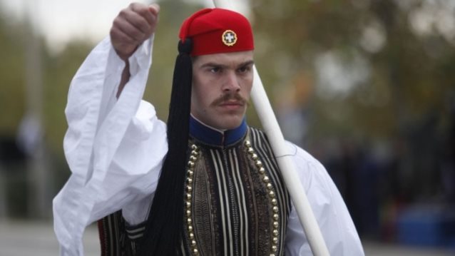 Αχιλλέας Παπαευθυμίου: Γνωρίστε τον κούκλο τσολιά της 28ης Οκτωβρίου που έγινε viral: Φωτογραφίες