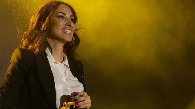 Αποκριάτικο ξεφάντωμα με τη Λένα Ζευγαρά &amp; τον 92,3 λάμψη στο Περιστέρι!