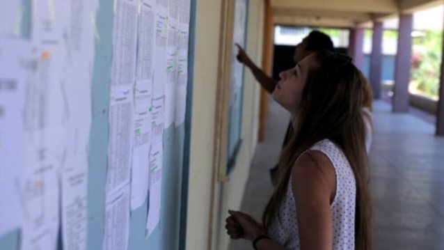 Πανελλήνιες 2025: Πρώτες εκτιμήσεις για τις Ελάχιστες Βάσεις Εισαγωγής - Πού θα φτάσουν Ιατρικές, Νομικές και Στρατιωτικές Σχολές