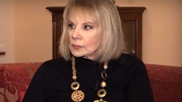 Άννα Ανδριανού: &quot; Όταν πέθανε ο πατέρας μου δεν μπορούσα να περπατήσω - Τα πέλματά μου σκίζονταν&quot;