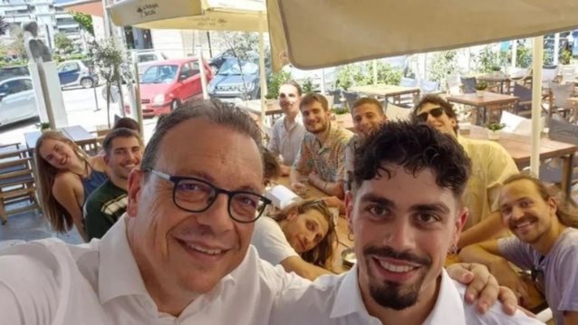 Η συγκινητική ανάρτηση Φάμελλου για τον γιο του και η αναφορά στην σύζυγό του :&quot;Οι ουρανοί είναι δικοί σου&quot;