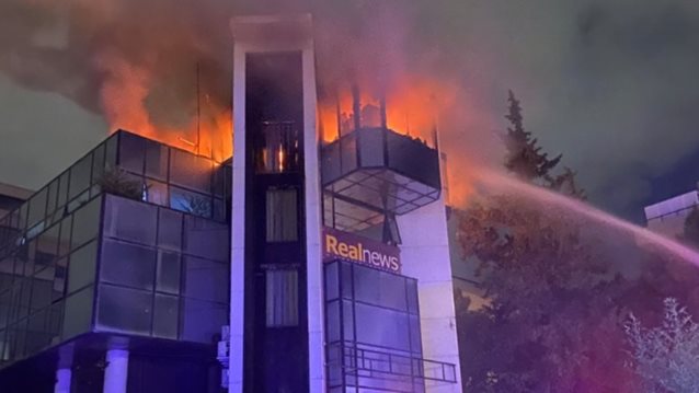 Μεγάλη φωτιά στις εγκαταστάσεις του Real στο Μαρούσι - Βρέθηκαν γκαζάκια στο κτίριο [βίντεο]