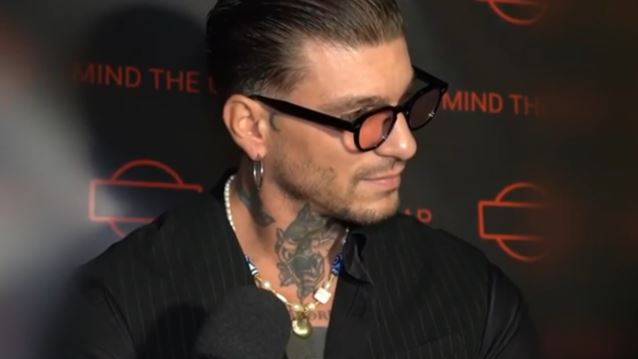 Ο Στιβ Μιλάτος "καρφώνει" τον Fipster: "Κακός και κομπλεξικός, μου πήρε αυτό που ήθελε και μετά μου έκανε unfollow"