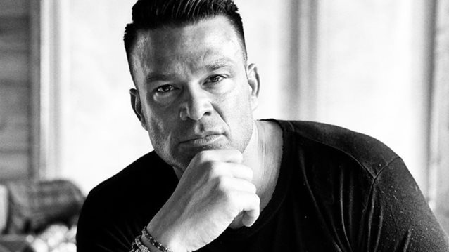 Ο Κώστας Σόμμερ ποζάρει πρώτη φορά μαζί με τον γιο του