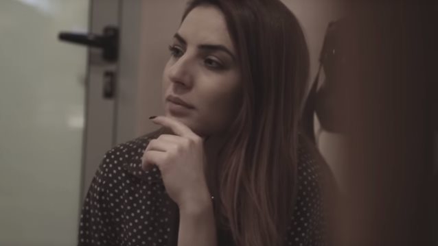 Βαλάντω Τρύφωνος: Η προετοιμασία για το πρώτο της album: Μπήκαμε μαζί της στο studio!