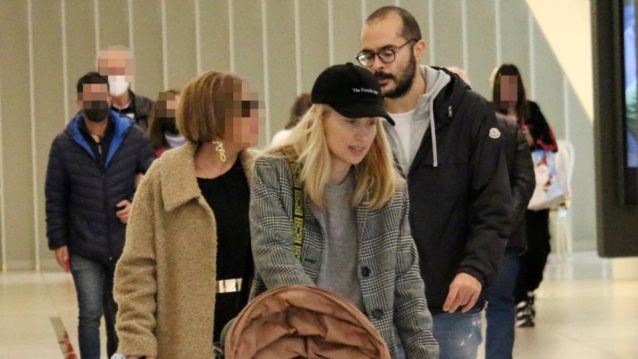 Η Μαρία Ηλιάκη και ο Στέλιος Μανουσάκης στα μαγαζιά με τη μικρή Κατερίνα