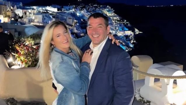 Ο Πυρρος Δημας ειχε γενεθλια και η Αφροδιτη Σκαφιδα του ετοιμασε την πιο &quot;εξυπνη&quot; τουρτα