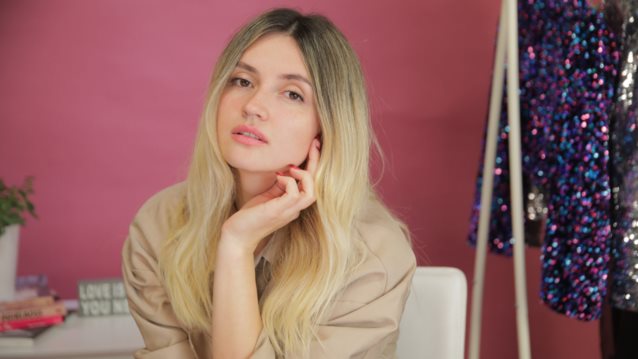 Η Janna Sireac μάς δείχνει πώς να αντιγράψουμε τα αγαπημένα χτενίσματα των fashion girls