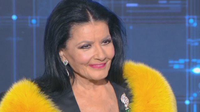 Ζωζώ Σαπουντζάκη: Μιλά για όλα! Ο χαρακτηρισμός «βασίλισσα της νύχτας», η καριέρα στην Αμερική, οι έρωτες &amp; η πολυσυζητημένη δικαστική περιπέτεια