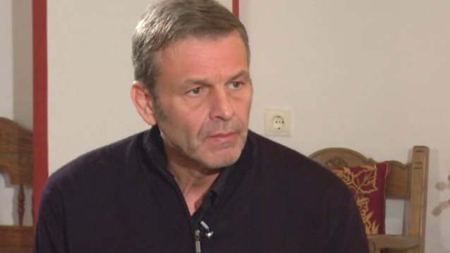 Απόστολος Γκλέτσος
: Η ταμπέλα του ομοφυλόφιλου, η μάχη με την καρδιά και τον καρκίνο, οι μυθικές αμοιβές &amp; τα ελάχιστα χρήματα για το «Τατουάζ»