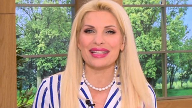 Ελένη Μενεγάκη: Φόρεσε το φόρεμα που όλες πρέπει να έχουμε στη ντουλάπα της άνοιξης
