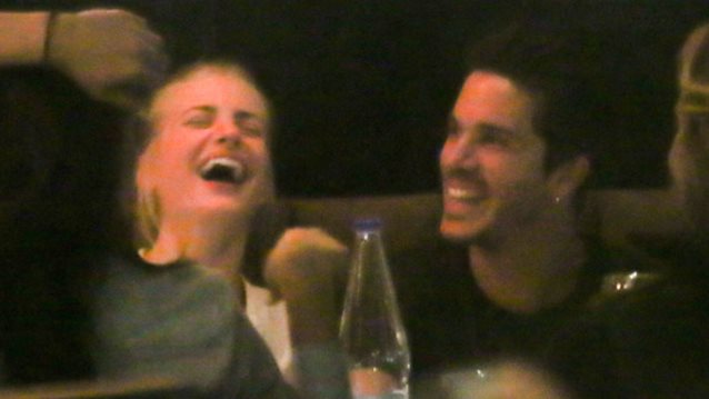 Ευαγγελία Αραβανή &amp; Νίκος Οικονομόπουλος: Χαμόγελα και τρυφερές στιγμές σε βραδινή τους έξοδο