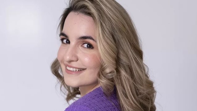 Sleek hair with volume | Πώς να δημιουργήσεις μόνη σου τα πιο εντυπωσιακά, &quot;πλούσια&quot; και γεμάτα όγκο μαλλιά