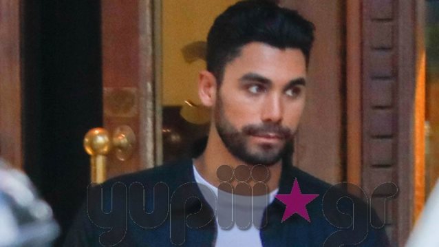 Παναγιώτης Βασιλάκος: Μόνος στο Σύνταγμα! Η πρώτη δημόσια εμφάνιση του Mr Bachelor