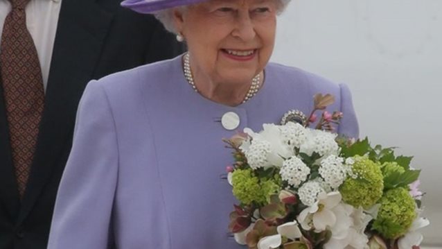 Βασίλισσα Ελισάβετ: Τι δώρο κάνει στο προσωπικό της για τα Χριστούγεννα;
