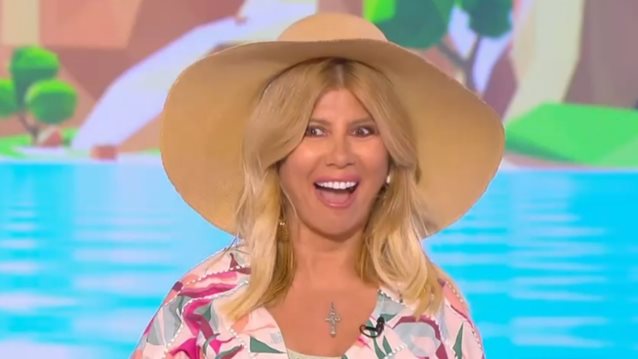 Η ανατρεπτική εμφάνιση της Ζήνας Κουτσελίνη στο "Καλό Μεσημεράκι": "Η Φαίη είναι ξεκάθαρο ότι δεν μπορεί να κάνει άλλο τη Ζήνα"