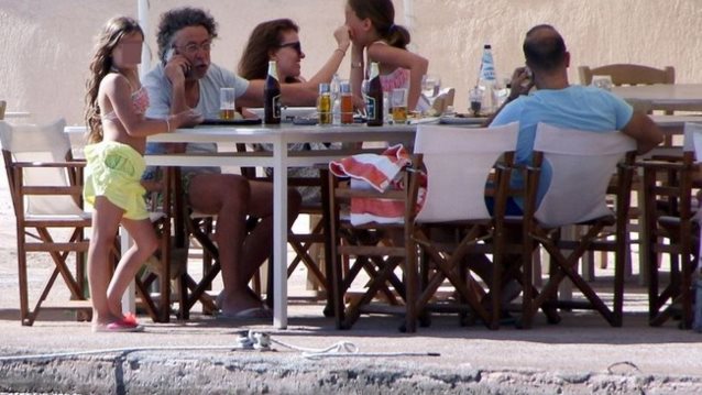 Μάκης Τριανταφυλλόπουλος: Ξέγνοιαστες διακοπές με τις κόρες του: Φωτογραφίες