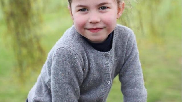 Πριγκίπισσα Charlotte 
: Έγινε τεσσάρων &amp; αυτά είναι τα νέα της πορτραίτα