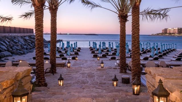 Στο Ντουμπάι άλλαξε χρόνο η κοσμική Αθήνα