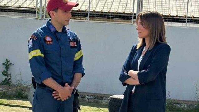 Η Νίκη Λυμπεράκη συναντά τους ηρωικούς διασώστες της ΕΜΑΚ