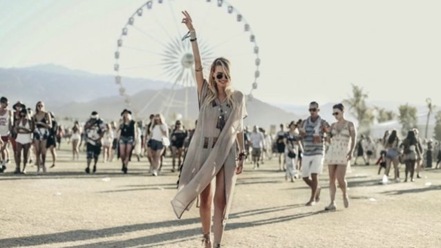 Coachella 2018: 7 beauty looks που αποδεικνύουν ότι οι stars αγαπούν τα &#39;90s
