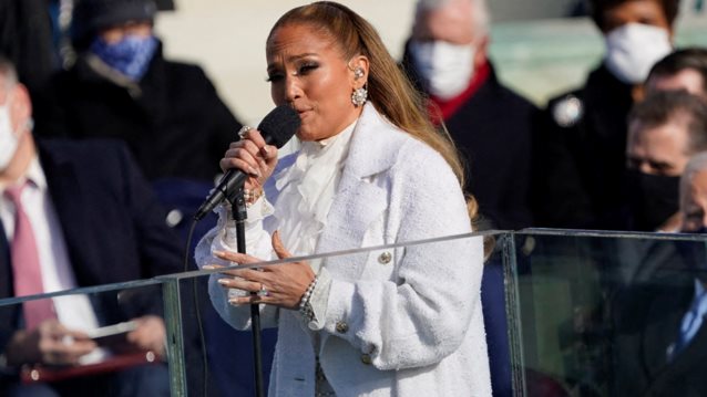 Jennifer Lopez | Η κομψή εμφάνιση και η συγκινητική performance στην ορκωμοσία Biden