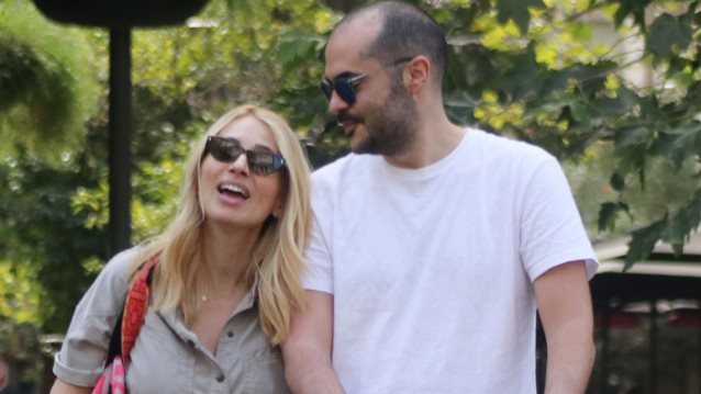 Τι λες τώρα | Ο σύντροφός της Μαρίας Ηλιάκη στο πλατό – Η αγκαλιά με την Κατερίνα Καραβάτου