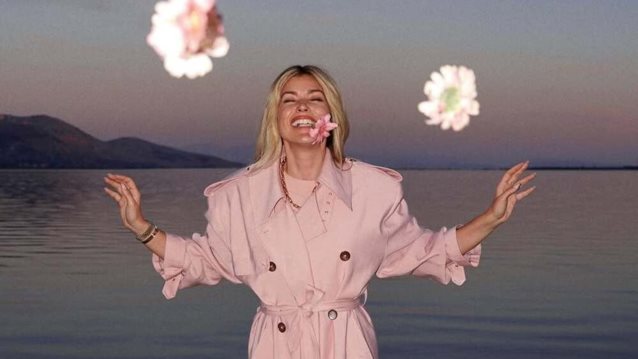 Βάσια Κωσταρά | Με το τέλειο σύνολο που αξίζει να αντιγράψεις στα ταξίδια σου με πλοίο ή αεροπλάνο