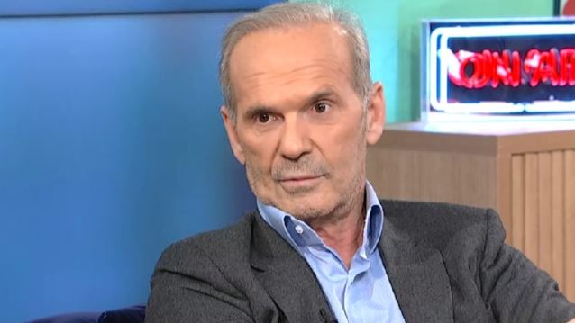 Πέτρος Κωστόπουλος: &quot;Με κυνηγούσε η γυναίκα μου και η κόρη μου - Τους απόπαιρνα στην πλάκα&quot;