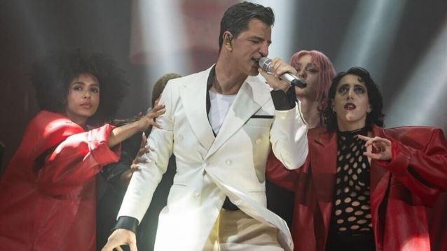 Ατύχημα για τον Σάκη Ρουβά on stage - Πάγωσαν οι θεατές