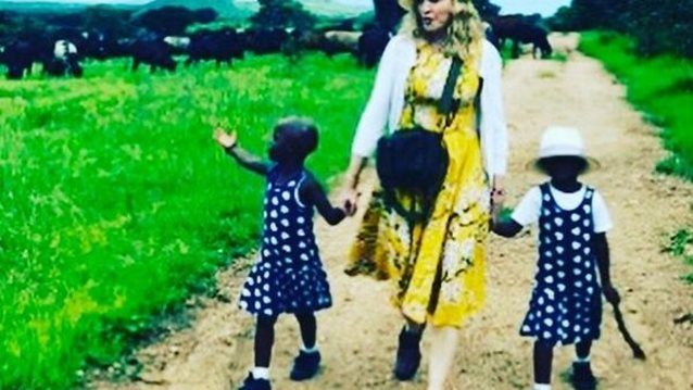 Madonna: Η πρώτη φωτογραφία όλων των υιοθετημένων παιδιών της!
