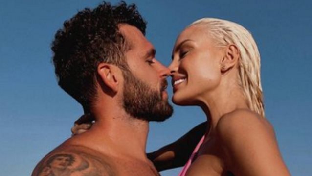 Στάθης Σχίζας: Ποζάρει γυμνός δίπλα στην Αλεξάνδρα Παναγιώταρου και τα σχόλια στο Instagram παίρνουν φωτιά