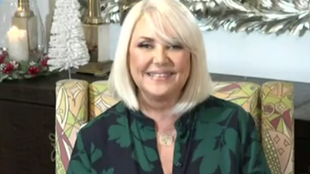 Ρούλα Κορομηλά | Ποζάρει πιο σέξι από ποτέ