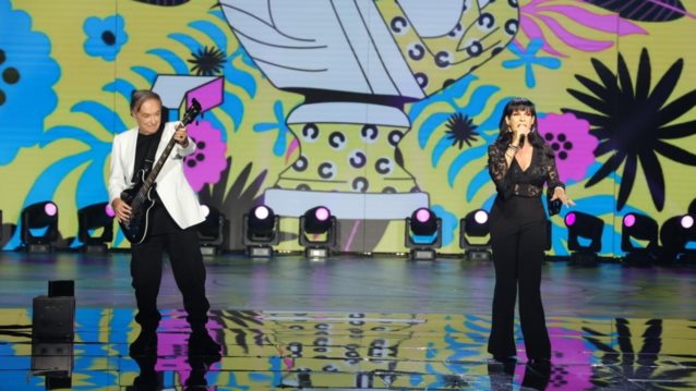 J2US | Ανδρέας Μικρούτσικος &amp; Σοφία Βόσσου σε μία εμφάνιση - έκπληξη!