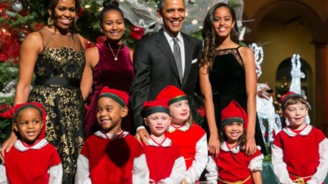 Obamas: Αυτή είναι η τελευταία χριστουγεννιάτικη κάρτα της οικογένειας από τον Λευκό Οίκο