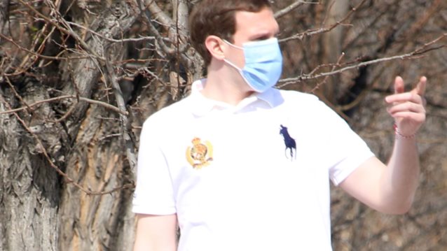 Ο Γιώργος Ευγενίδης σε σπάνια paparazzi στιγμιότυπα