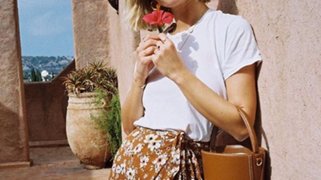 O πανεύκολος τρόπος να κάνεις ένα outfit να δείχνει πιο &quot;μελετημένο&quot;
: Με ένα κομμάτι που ήδη έχεις στη ντουλάπα σου
