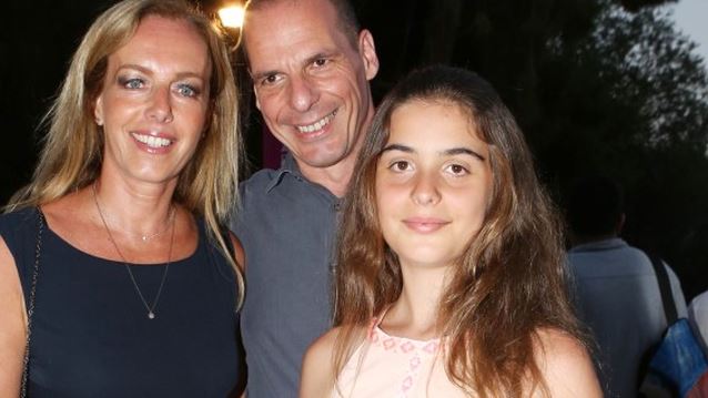 Γιάνης Βαρουφάκης: Η έξοδος με την κόρη του και τη Δανάη Στράτου