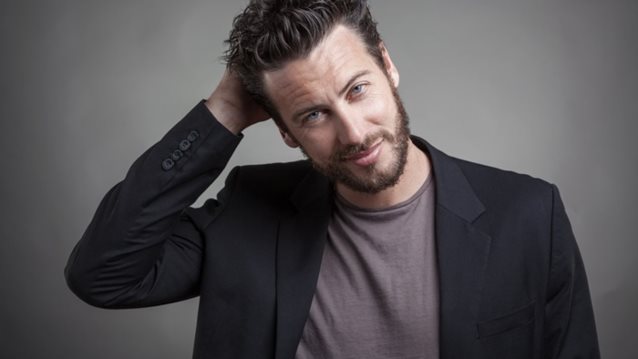 Ντρέπεσαι; Κοκκινίζεις; Κοιτάς τα παπούτσια σου μπροστά στη γκόμενα;: Πρέπει να διαβάσεις αυτό το κείμενο