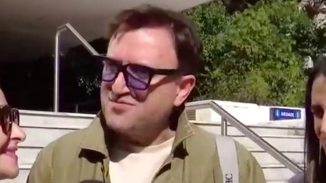 Η αντιδραση του Αργυρη Αγγελου σε ερωτηση για την κηδεια του Γερασιμου Μιχελη