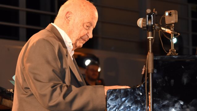 Ο καλλιτεχνικός κόσμος αποχαιρετά τον Μίμη Πλέσσα